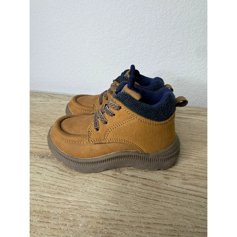 OshKosh Bgosh DOOM Kids Tan Navy Blue Ankle Boots Size 6M Hiking Outoor Play